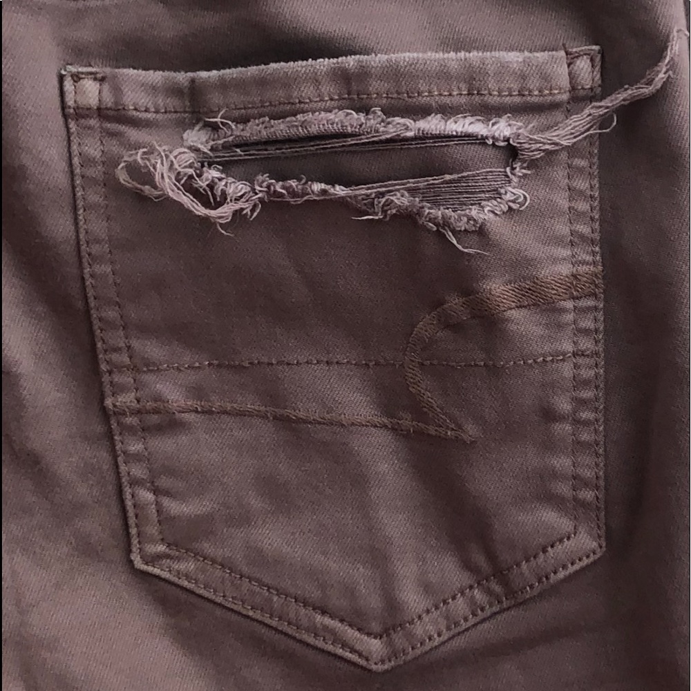 AMERICAN EAGLE DISTRESSED JEGGINGS IN MAUVE SIZE 6